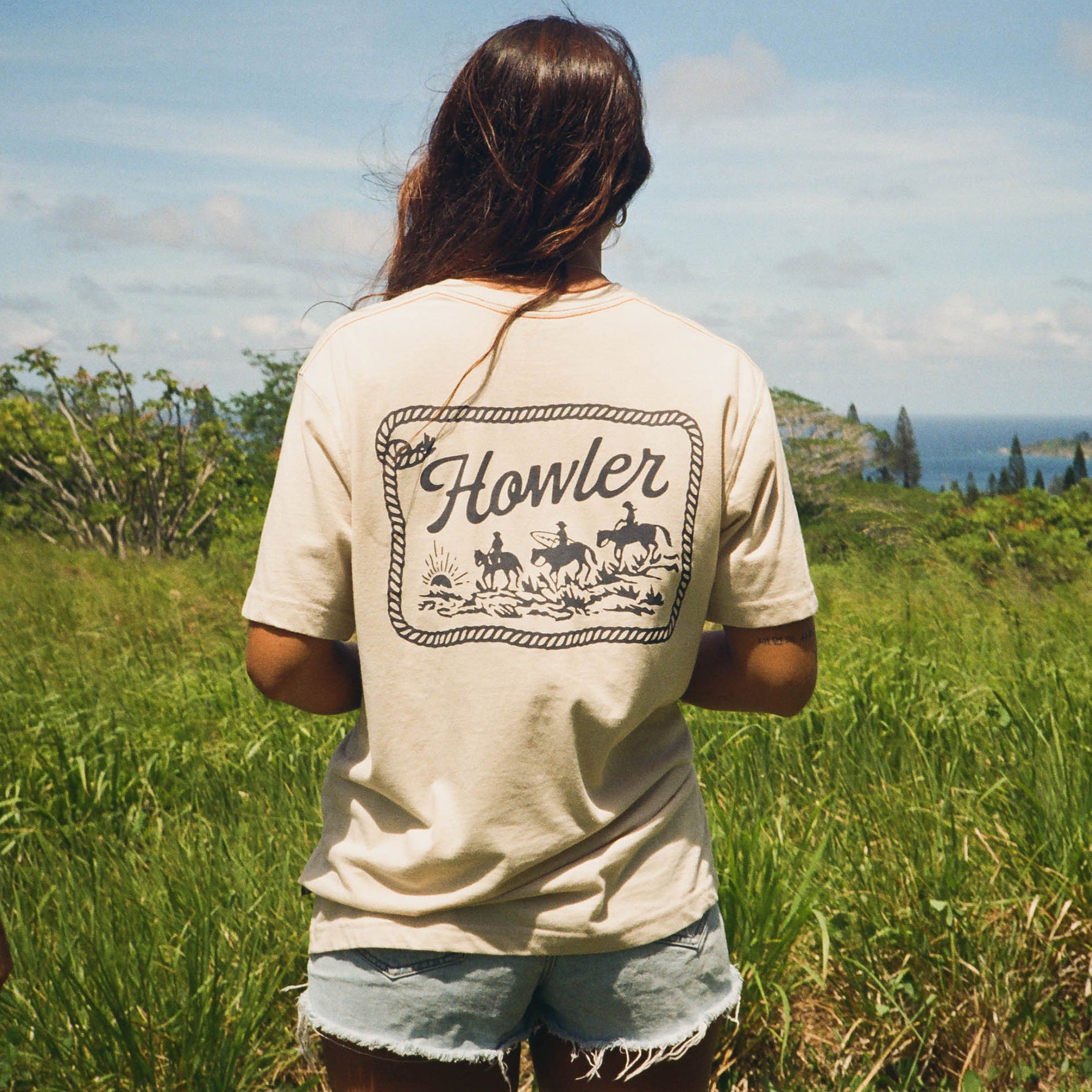 Howler Posse Tee "Sand Heather"